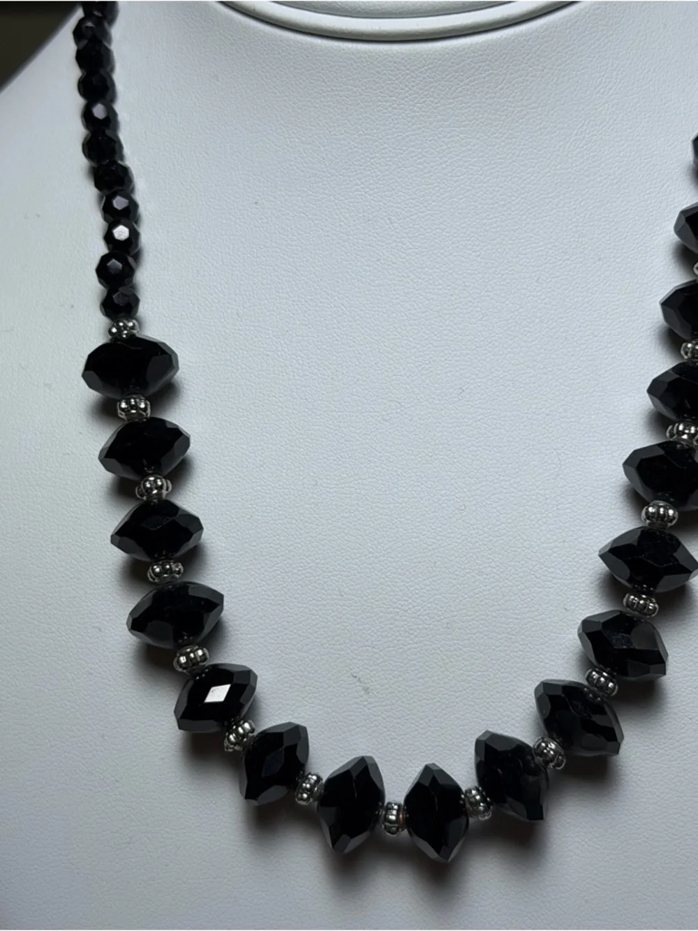 18” Black Faceted Glass Bead Necklace Silver Tone Graduated Elegant Statement